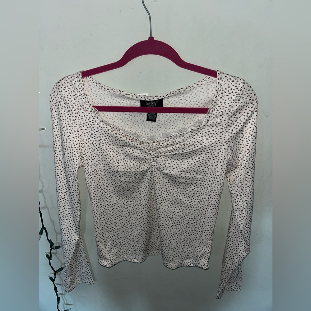 White Long-Sleeve Floral Top – Ruched Detail, Perfect for Layering!